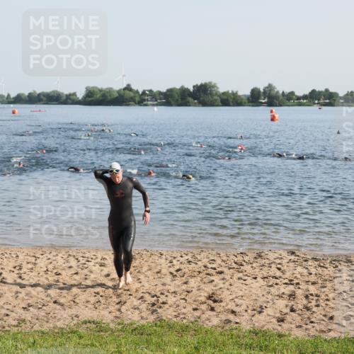 21.06.2025 - 27. Vierlanden-Triathlon MichiJ http://msf.ph/oto/7972538 15.06.2026 08:34:32 Schwimmen 20, 88 meine-sportfotos.de