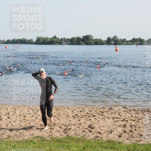 21.06.2025 - 27. Vierlanden-Triathlon MichiJ http://msf.ph/oto/7972560 15.06.2026 08:34:32 Schwimmen 20, 88 meine-sportfotos.de