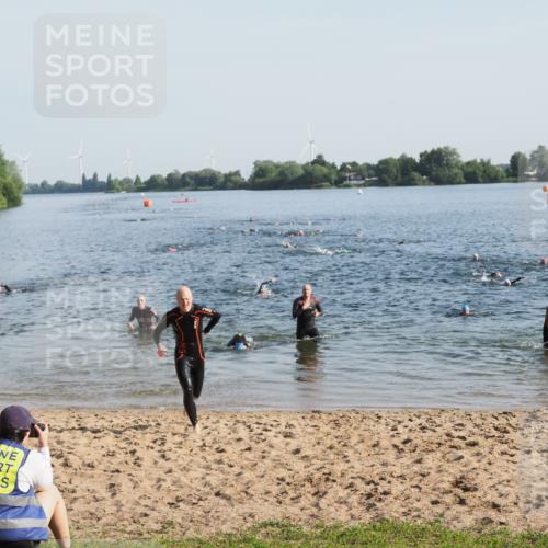 21.06.2025 - 27. Vierlanden-Triathlon MichiJ http://msf.ph/oto/7972606 15.06.2026 08:34:48 Schwimmen 46, 124, 149 meine-sportfotos.de