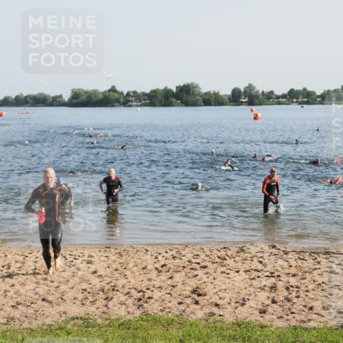 21.06.2025 - 27. Vierlanden-Triathlon MichiJ http://msf.ph/oto/7972618 15.06.2026 08:34:48 Schwimmen 46, 124, 149 meine-sportfotos.de