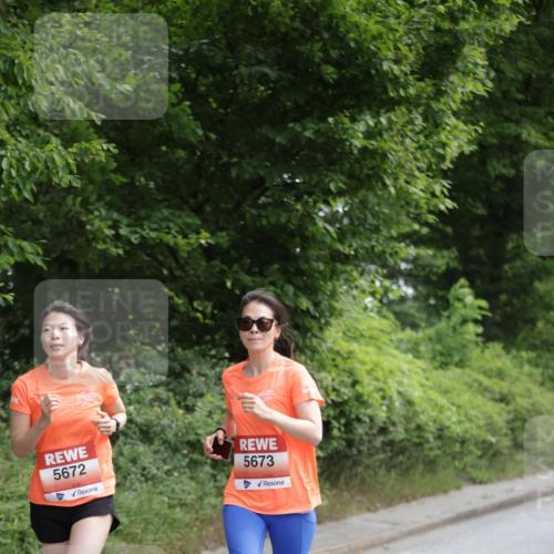 15.06.2025 - REWE Women's Run Jannik Wohlers http://msf.ph/oto/7972654 15.06.2025 10:07:16 Laufen 5672, 5673 meine-sportfotos.de