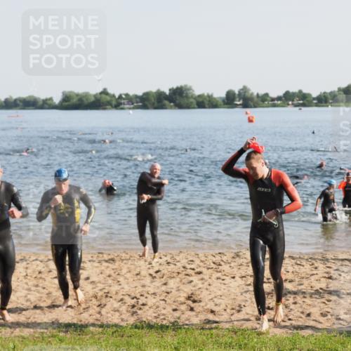 21.06.2025 - 27. Vierlanden-Triathlon MichiJ http://msf.ph/oto/7972717 15.06.2026 08:34:56 Schwimmen 43, 80, 124, 149, 159, 186 meine-sportfotos.de