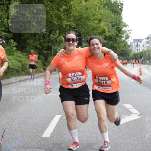 15.06.2025 - REWE Women's Run Jannik Wohlers http://msf.ph/oto/7972771 15.06.2025 10:07:28 Laufen 5536, 5538, 5418 meine-sportfotos.de