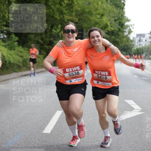 15.06.2025 - REWE Women's Run Jannik Wohlers http://msf.ph/oto/7972776 15.06.2025 10:07:28 Laufen 5536, 5538, 5418 meine-sportfotos.de