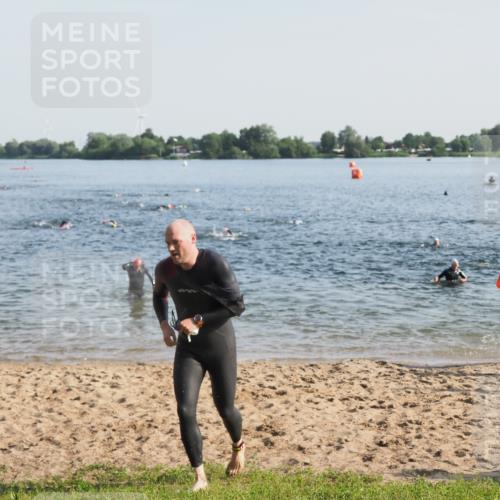 21.06.2025 - 27. Vierlanden-Triathlon MichiJ http://msf.ph/oto/7972800 15.06.2026 08:35:01 Schwimmen 12, 43, 80, 149, 159, 186 meine-sportfotos.de
