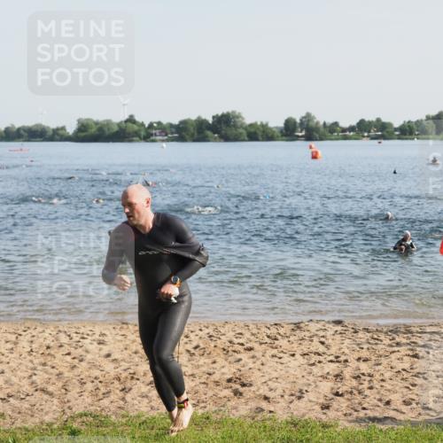 21.06.2025 - 27. Vierlanden-Triathlon MichiJ http://msf.ph/oto/7972807 15.06.2026 08:35:01 Schwimmen 12, 43, 80, 149, 159, 186 meine-sportfotos.de