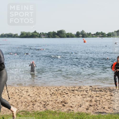 21.06.2025 - 27. Vierlanden-Triathlon MichiJ http://msf.ph/oto/7972829 15.06.2026 08:35:02 Schwimmen 12, 43, 64, 80, 149, 159, 186 meine-sportfotos.de