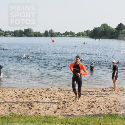 21.06.2025 - 27. Vierlanden-Triathlon MichiJ http://msf.ph/oto/7972839 15.06.2026 08:35:04 Schwimmen 12, 43, 64, 80, 149, 159, 186 meine-sportfotos.de