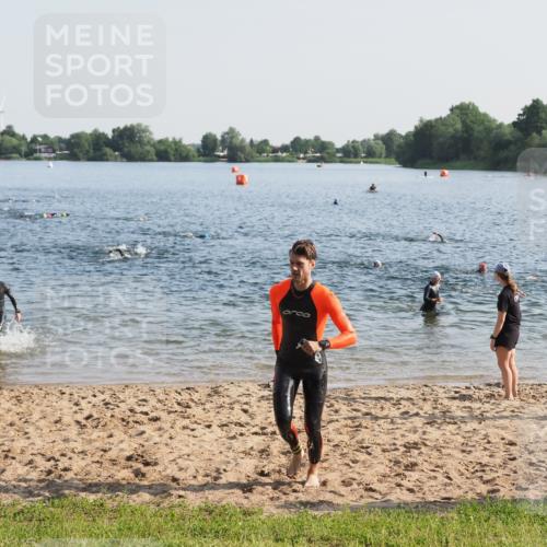 21.06.2025 - 27. Vierlanden-Triathlon MichiJ http://msf.ph/oto/7972852 15.06.2026 08:35:05 Schwimmen 12, 43, 54, 64, 80, 159, 186 meine-sportfotos.de