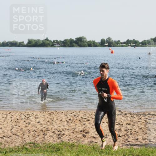 21.06.2025 - 27. Vierlanden-Triathlon MichiJ http://msf.ph/oto/7972867 15.06.2026 08:35:05 Schwimmen 12, 43, 54, 64, 80, 159, 186 meine-sportfotos.de