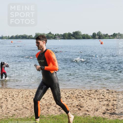 21.06.2025 - 27. Vierlanden-Triathlon MichiJ http://msf.ph/oto/7972883 15.06.2026 08:35:06 Schwimmen 12, 43, 54, 64, 80, 159 meine-sportfotos.de