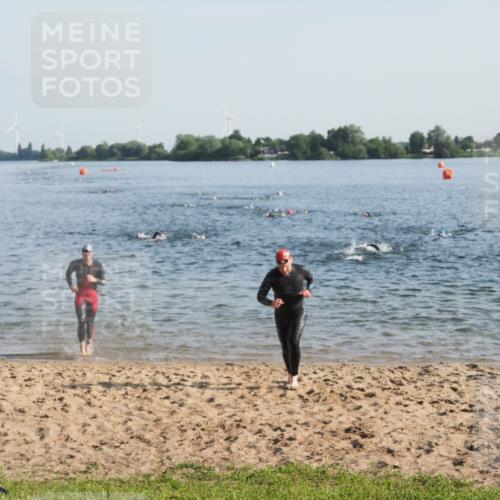 21.06.2025 - 27. Vierlanden-Triathlon MichiJ http://msf.ph/oto/7972925 15.06.2026 08:35:09 Schwimmen 12, 54, 64 meine-sportfotos.de