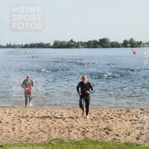 21.06.2025 - 27. Vierlanden-Triathlon MichiJ http://msf.ph/oto/7972935 15.06.2026 08:35:09 Schwimmen 12, 54, 64 meine-sportfotos.de