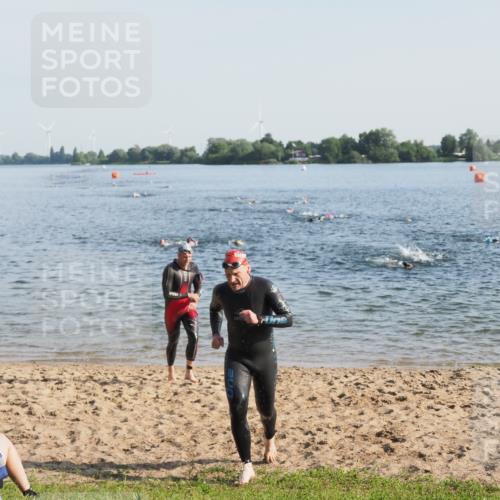 21.06.2025 - 27. Vierlanden-Triathlon MichiJ http://msf.ph/oto/7972940 15.06.2026 08:35:11 Schwimmen 12, 54, 64 meine-sportfotos.de