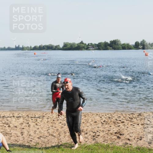 21.06.2025 - 27. Vierlanden-Triathlon MichiJ http://msf.ph/oto/7972946 15.06.2026 08:35:11 Schwimmen 12, 54, 64 meine-sportfotos.de