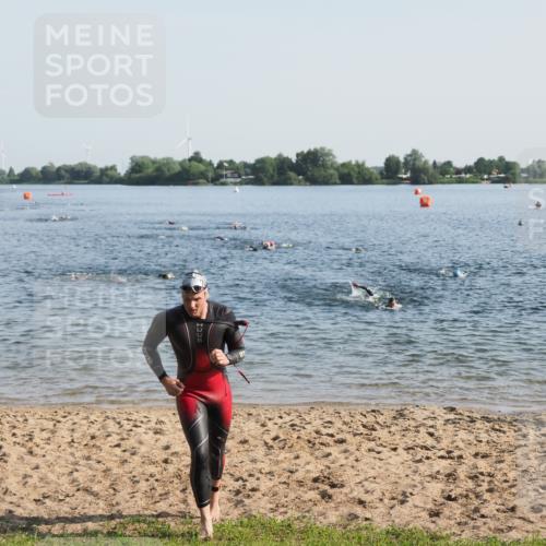 21.06.2025 - 27. Vierlanden-Triathlon MichiJ http://msf.ph/oto/7972985 15.06.2026 08:35:13 Schwimmen 12, 54, 64 meine-sportfotos.de