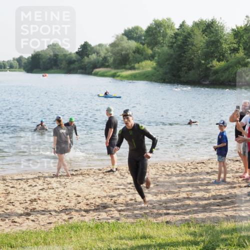 21.06.2025 - 27. Vierlanden-Triathlon MichiJ http://msf.ph/oto/7973011 15.06.2026 08:35:29 Schwimmen 6, 21, 47, 158 meine-sportfotos.de