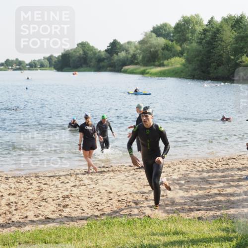 21.06.2025 - 27. Vierlanden-Triathlon MichiJ http://msf.ph/oto/7973020 15.06.2026 08:35:29 Schwimmen 6, 21, 47, 158 meine-sportfotos.de