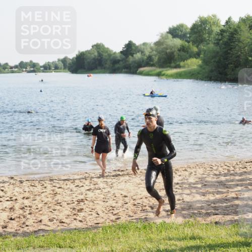 21.06.2025 - 27. Vierlanden-Triathlon MichiJ http://msf.ph/oto/7973026 15.06.2026 08:35:29 Schwimmen 6, 21, 47, 158 meine-sportfotos.de