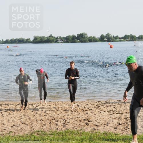 21.06.2025 - 27. Vierlanden-Triathlon MichiJ http://msf.ph/oto/7973048 15.06.2026 08:35:35 Schwimmen 6, 21, 47, 75, 85, 158 meine-sportfotos.de