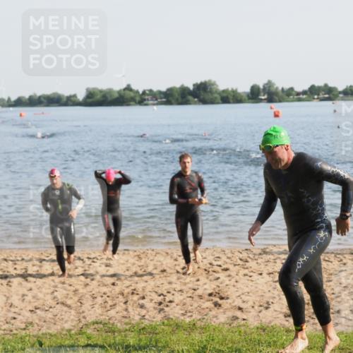 21.06.2025 - 27. Vierlanden-Triathlon MichiJ http://msf.ph/oto/7973056 15.06.2026 08:35:36 Schwimmen 6, 21, 47, 75, 85, 158 meine-sportfotos.de