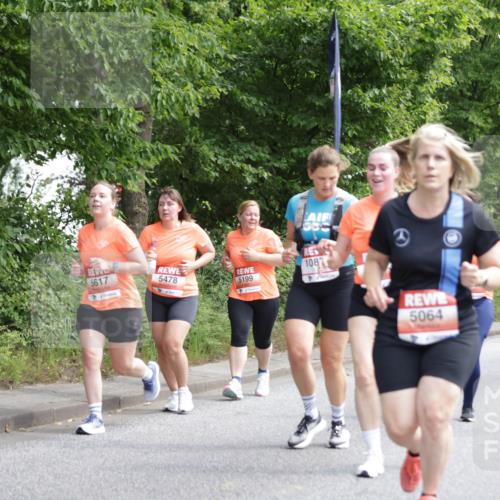 15.06.2025 - REWE Women's Run Jannik Wohlers http://msf.ph/oto/7973057 15.06.2025 10:07:43 Laufen 5617, 1087, 5478, 5199, 5064 meine-sportfotos.de