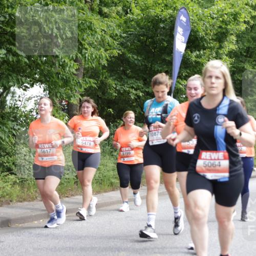 15.06.2025 - REWE Women's Run Jannik Wohlers http://msf.ph/oto/7973066 15.06.2025 10:07:43 Laufen 5617, 5478, 10875, 5199, 5064, 22 meine-sportfotos.de