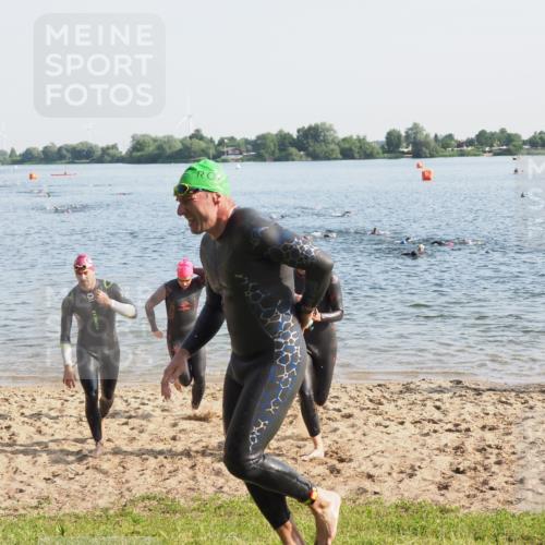21.06.2025 - 27. Vierlanden-Triathlon MichiJ http://msf.ph/oto/7973067 15.06.2026 08:35:36 Schwimmen 6, 21, 47, 75, 85, 158 meine-sportfotos.de
