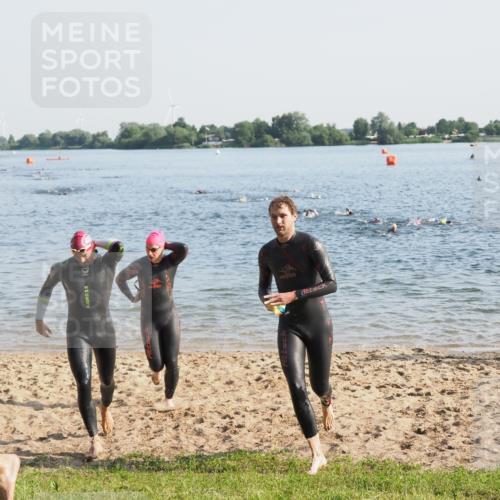 21.06.2025 - 27. Vierlanden-Triathlon MichiJ http://msf.ph/oto/7973080 15.06.2026 08:35:37 Schwimmen 6, 21, 75, 85, 158 meine-sportfotos.de