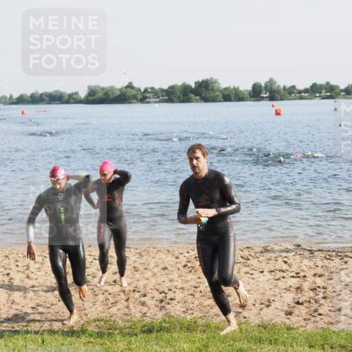 21.06.2025 - 27. Vierlanden-Triathlon MichiJ http://msf.ph/oto/7973084 15.06.2026 08:35:37 Schwimmen 6, 21, 75, 85, 158 meine-sportfotos.de
