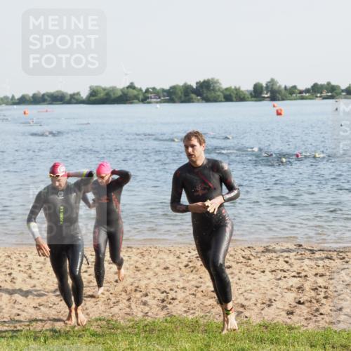 21.06.2025 - 27. Vierlanden-Triathlon MichiJ http://msf.ph/oto/7973089 15.06.2026 08:35:37 Schwimmen 6, 21, 75, 85, 158 meine-sportfotos.de