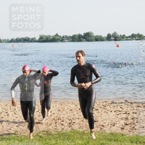 21.06.2025 - 27. Vierlanden-Triathlon MichiJ http://msf.ph/oto/7973093 15.06.2026 08:35:37 Schwimmen 6, 21, 75, 85, 158 meine-sportfotos.de