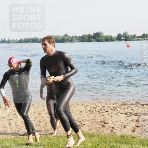 21.06.2025 - 27. Vierlanden-Triathlon MichiJ http://msf.ph/oto/7973103 15.06.2026 08:35:38 Schwimmen 6, 21, 75, 85, 158 meine-sportfotos.de