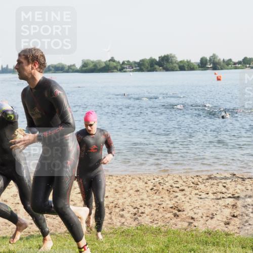 21.06.2025 - 27. Vierlanden-Triathlon MichiJ http://msf.ph/oto/7973110 15.06.2026 08:35:38 Schwimmen 6, 21, 75, 85, 158 meine-sportfotos.de