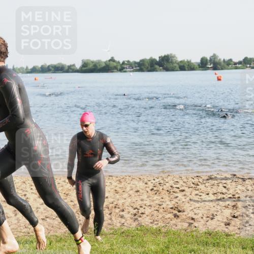 21.06.2025 - 27. Vierlanden-Triathlon MichiJ http://msf.ph/oto/7973114 15.06.2026 08:35:38 Schwimmen 6, 21, 75, 85, 158 meine-sportfotos.de