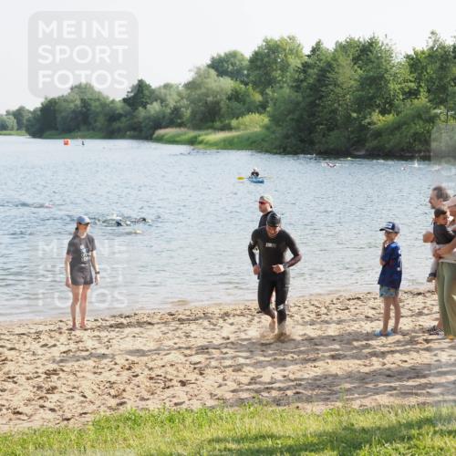 21.06.2025 - 27. Vierlanden-Triathlon MichiJ http://msf.ph/oto/7973118 15.06.2026 08:36:21 Schwimmen 29 meine-sportfotos.de