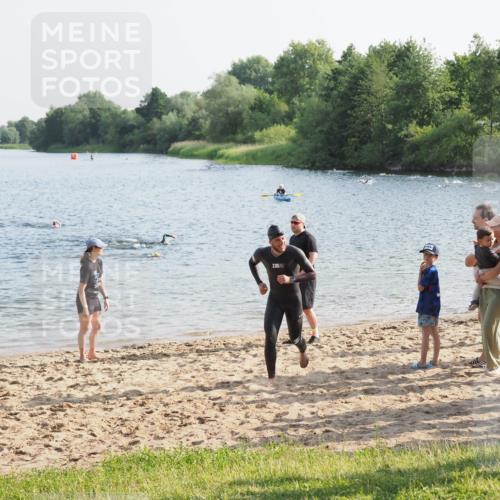 21.06.2025 - 27. Vierlanden-Triathlon MichiJ http://msf.ph/oto/7973126 15.06.2026 08:36:21 Schwimmen 29 meine-sportfotos.de