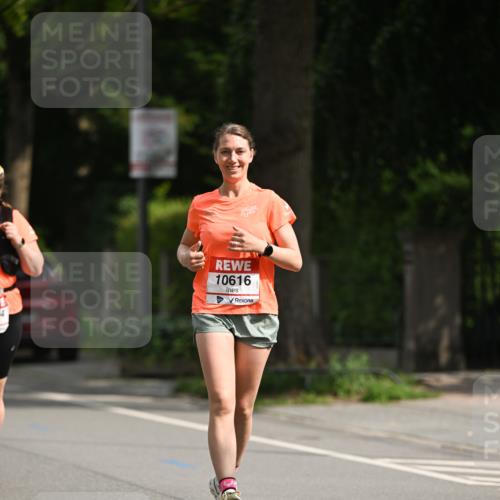 15.06.2025 - REWE Women's Run Dr. Thomas Lammeyer http://msf.ph/oto/7973128 15.06.2025 10:03:37 Laufen 10616 meine-sportfotos.de