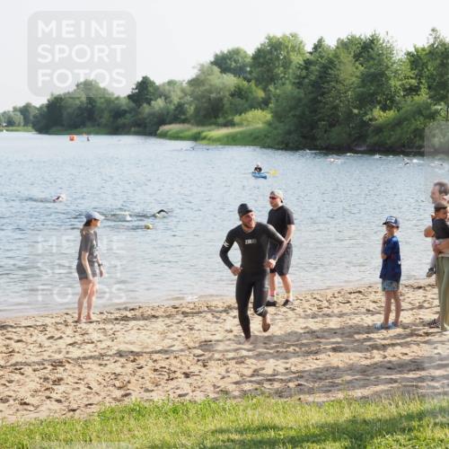 21.06.2025 - 27. Vierlanden-Triathlon MichiJ http://msf.ph/oto/7973130 15.06.2026 08:36:21 Schwimmen 29 meine-sportfotos.de