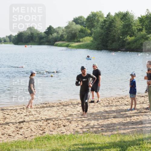 21.06.2025 - 27. Vierlanden-Triathlon MichiJ http://msf.ph/oto/7973134 15.06.2026 08:36:21 Schwimmen 29 meine-sportfotos.de