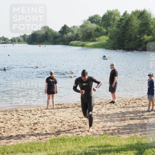 21.06.2025 - 27. Vierlanden-Triathlon MichiJ http://msf.ph/oto/7973146 15.06.2026 08:36:22 Schwimmen 29 meine-sportfotos.de