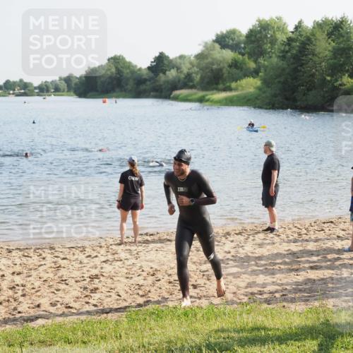 21.06.2025 - 27. Vierlanden-Triathlon MichiJ http://msf.ph/oto/7973155 15.06.2026 08:36:22 Schwimmen 29 meine-sportfotos.de