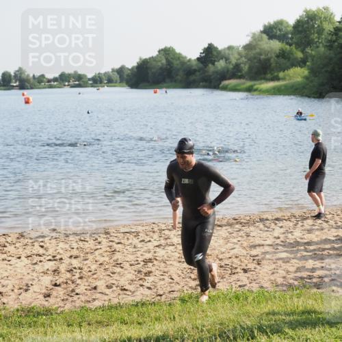 21.06.2025 - 27. Vierlanden-Triathlon MichiJ http://msf.ph/oto/7973160 15.06.2026 08:36:23 Schwimmen 29 meine-sportfotos.de