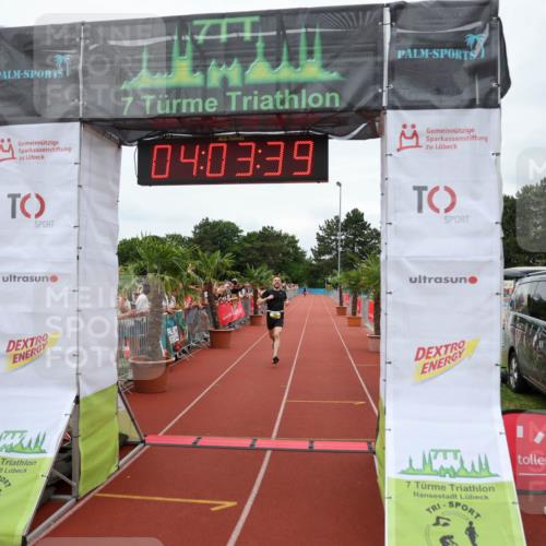 15.06.2025 - 7 Türme Triathlon Michael Strokosch http://msf.ph/oto/7973161 15.06.2025 14:03:39 Ziel 947 meine-sportfotos.de