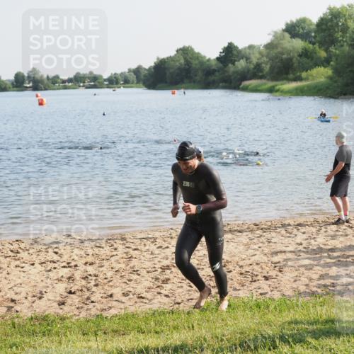 21.06.2025 - 27. Vierlanden-Triathlon MichiJ http://msf.ph/oto/7973167 15.06.2026 08:36:23 Schwimmen 29 meine-sportfotos.de