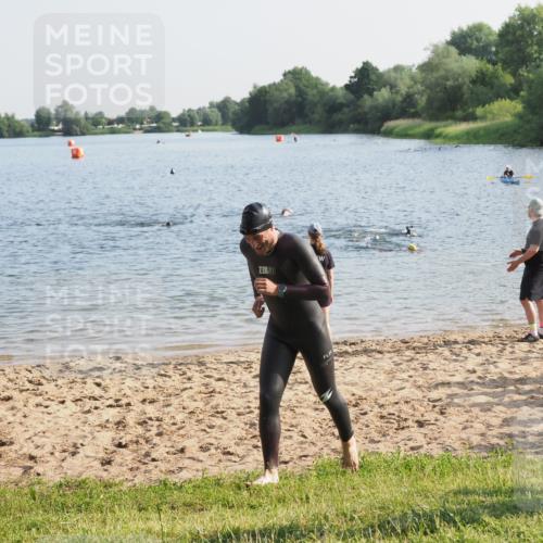 21.06.2025 - 27. Vierlanden-Triathlon MichiJ http://msf.ph/oto/7973171 15.06.2026 08:36:23 Schwimmen 29 meine-sportfotos.de
