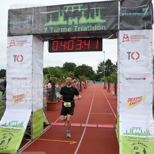 15.06.2025 - 7 Türme Triathlon Michael Strokosch http://msf.ph/oto/7973182 15.06.2025 14:03:41 Ziel 947 meine-sportfotos.de