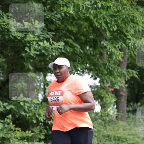 15.06.2025 - REWE Women's Run Jannik Wohlers http://msf.ph/oto/7973184 15.06.2025 10:07:53 Laufen 5425 meine-sportfotos.de