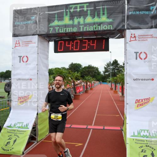 15.06.2025 - 7 Türme Triathlon Michael Strokosch http://msf.ph/oto/7973189 15.06.2025 14:03:41 Ziel 947 meine-sportfotos.de