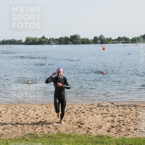 21.06.2025 - 27. Vierlanden-Triathlon MichiJ http://msf.ph/oto/7973275 15.06.2026 08:36:39 Schwimmen 83 meine-sportfotos.de